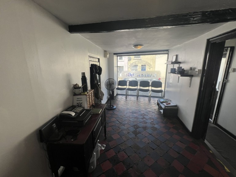 Images for Carmarthen, Carmarthenshire EAID:swift BID:0004-7720-8cbe-d305