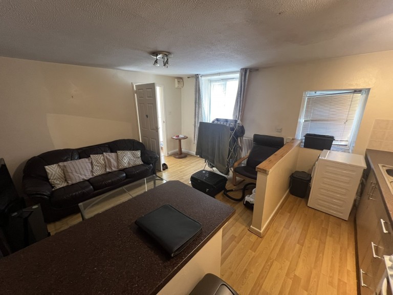 Images for Carmarthen, Carmarthenshire EAID:swift BID:0004-7720-8cbe-d305