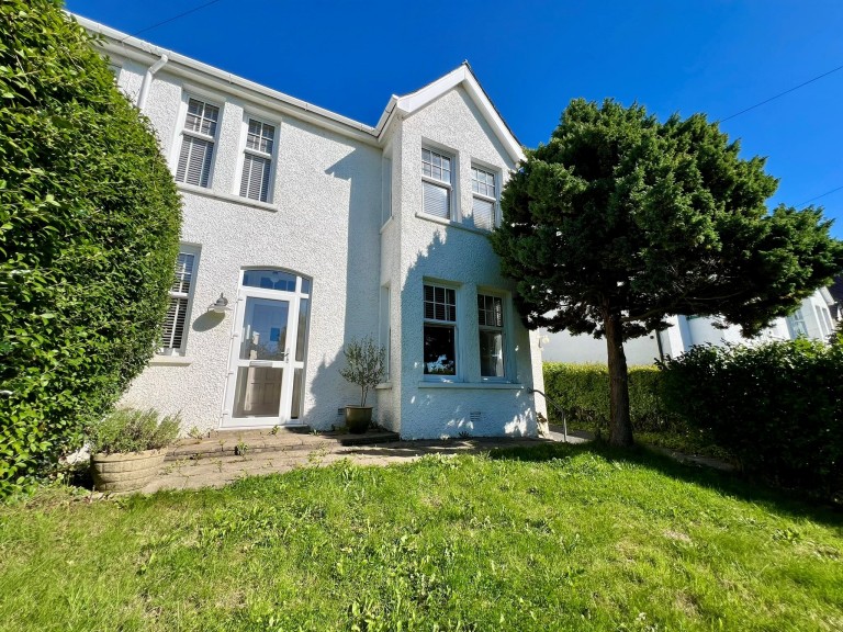 Images for Carmarthen, Carmarthenshire EAID:swift BID:0004-7720-8cbe-d305