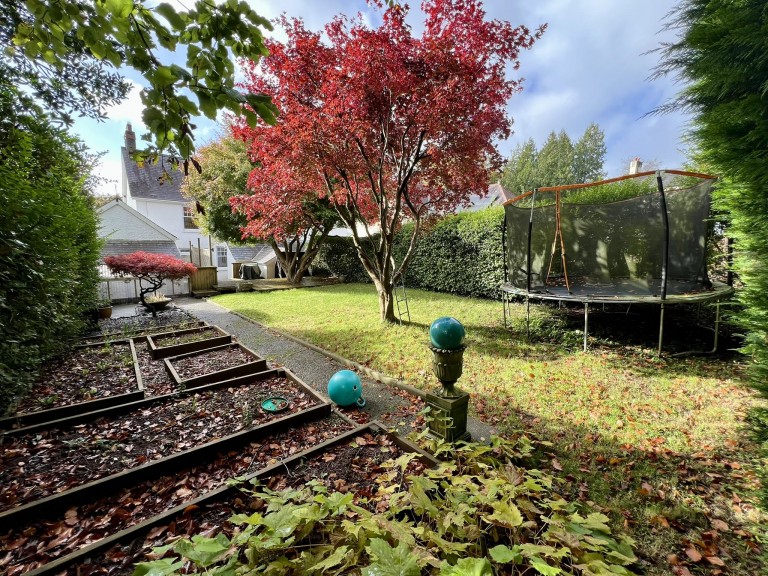 Images for Carmarthen, Carmarthenshire EAID:swift BID:0004-7720-8cbe-d305