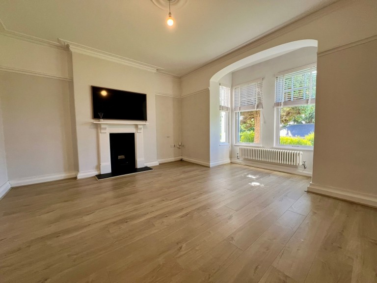 Images for Carmarthen, Carmarthenshire EAID:swift BID:0004-7720-8cbe-d305