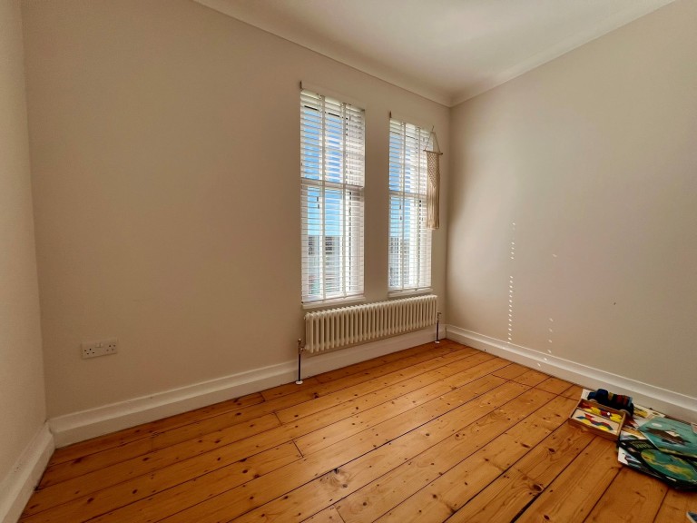 Images for Carmarthen, Carmarthenshire EAID:swift BID:0004-7720-8cbe-d305