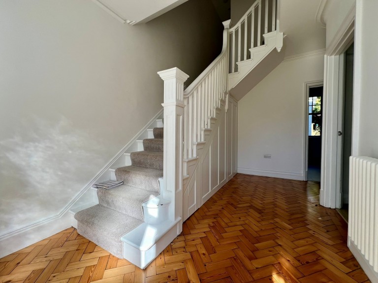 Images for Carmarthen, Carmarthenshire EAID:swift BID:0004-7720-8cbe-d305