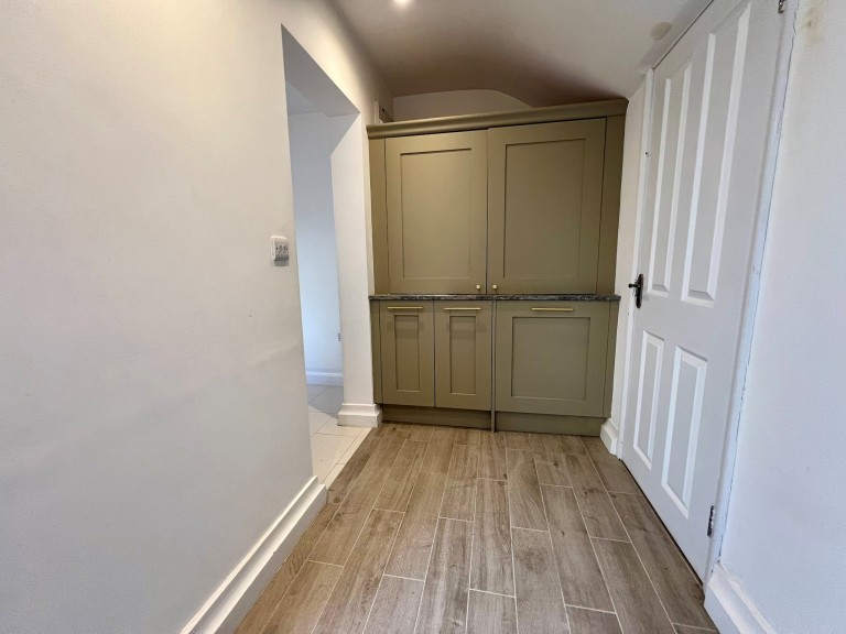 Images for Carmarthen, Carmarthenshire EAID:swift BID:0004-7720-8cbe-d305