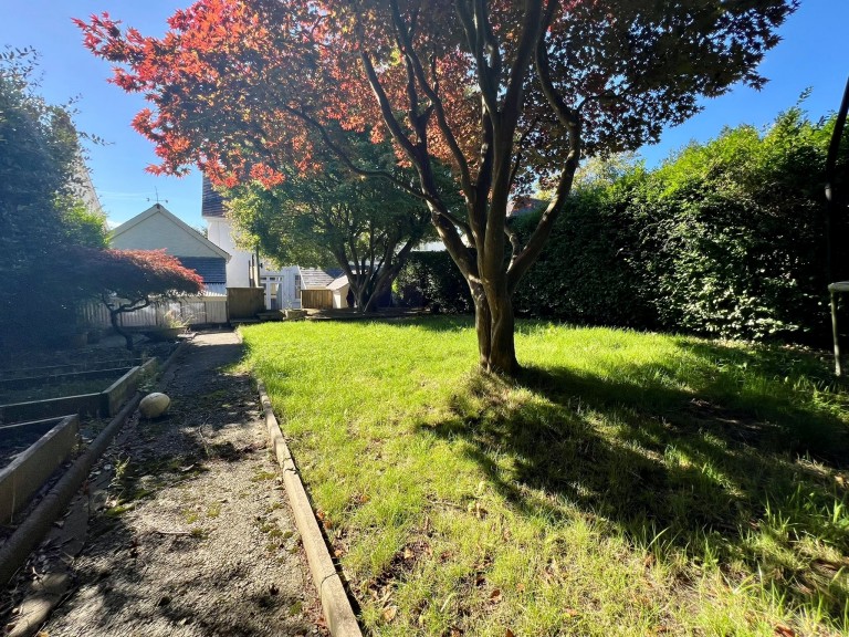 Images for Carmarthen, Carmarthenshire EAID:swift BID:0004-7720-8cbe-d305