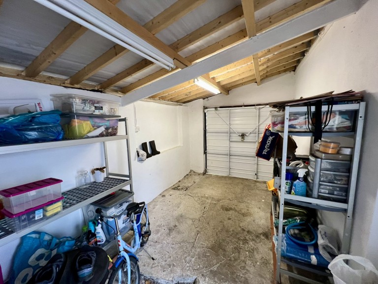 Images for Carmarthen, Carmarthenshire EAID:swift BID:0004-7720-8cbe-d305
