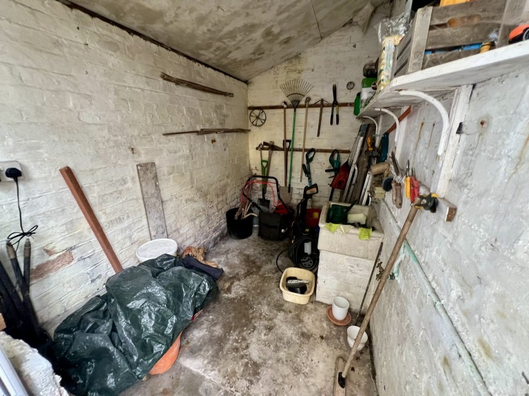 Images for Carmarthen, Carmarthenshire EAID:swift BID:0004-7720-8cbe-d305
