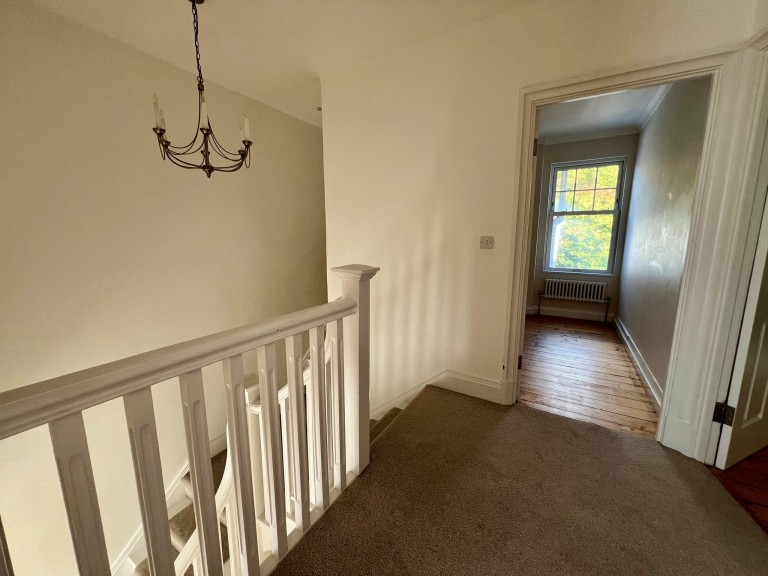 Images for Carmarthen, Carmarthenshire EAID:swift BID:0004-7720-8cbe-d305