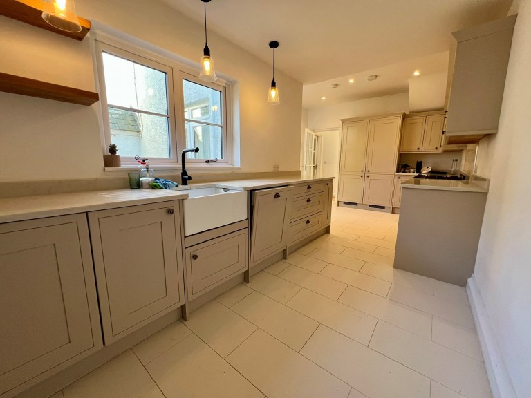 Images for Carmarthen, Carmarthenshire EAID:swift BID:0004-7720-8cbe-d305