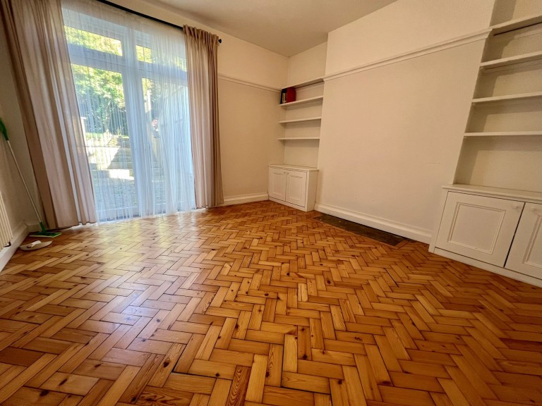 Images for Carmarthen, Carmarthenshire EAID:swift BID:0004-7720-8cbe-d305