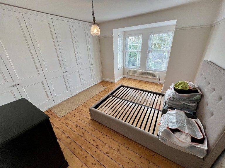 Images for Carmarthen, Carmarthenshire EAID:swift BID:0004-7720-8cbe-d305