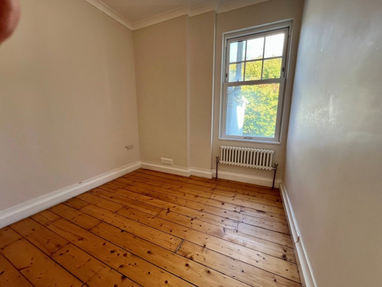 Images for Carmarthen, Carmarthenshire EAID:swift BID:0004-7720-8cbe-d305