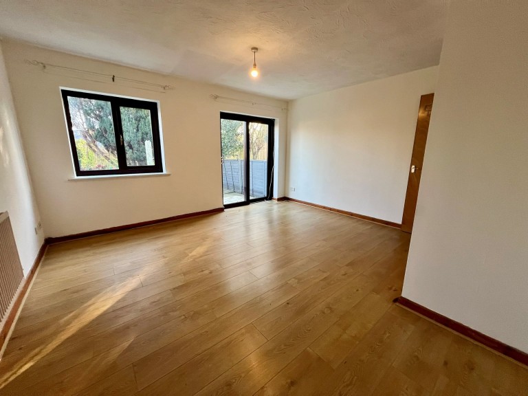 Images for Johnstown, Carmarthen EAID:swift BID:0004-7720-8cbe-d305