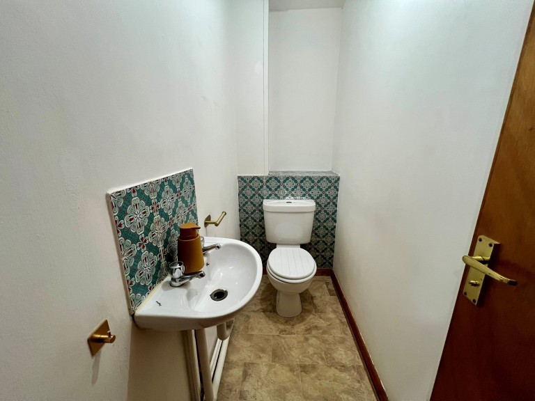 Images for Johnstown, Carmarthen EAID:swift BID:0004-7720-8cbe-d305