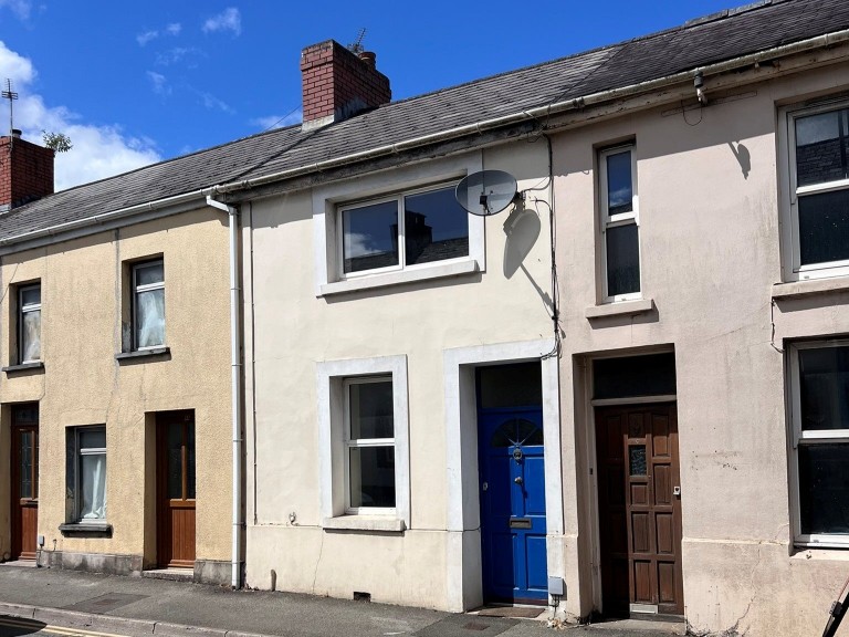 Images for Carmarthen EAID:swift BID:0004-7720-8cbe-d305
