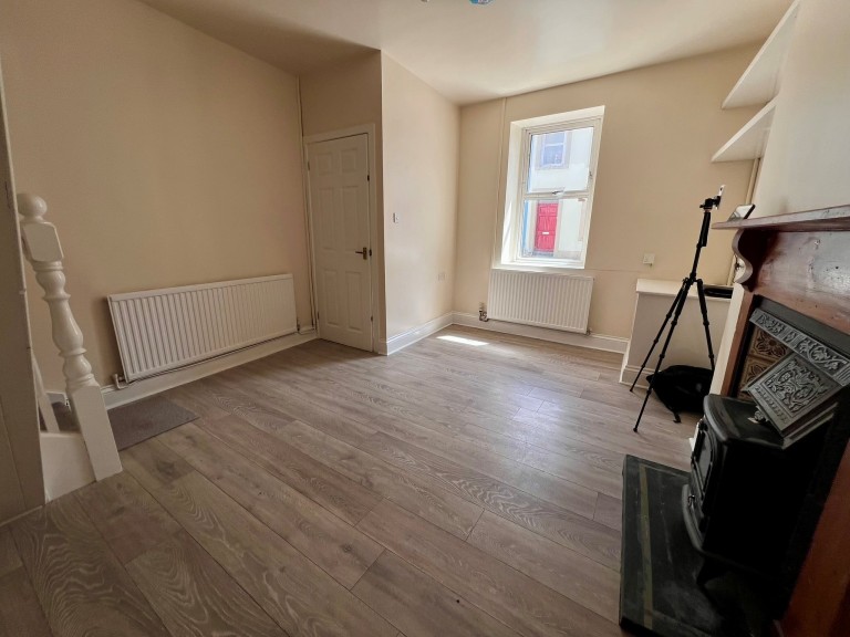 Images for Carmarthen EAID:swift BID:0004-7720-8cbe-d305