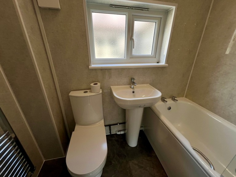 Images for Carmarthen EAID:swift BID:0004-7720-8cbe-d305