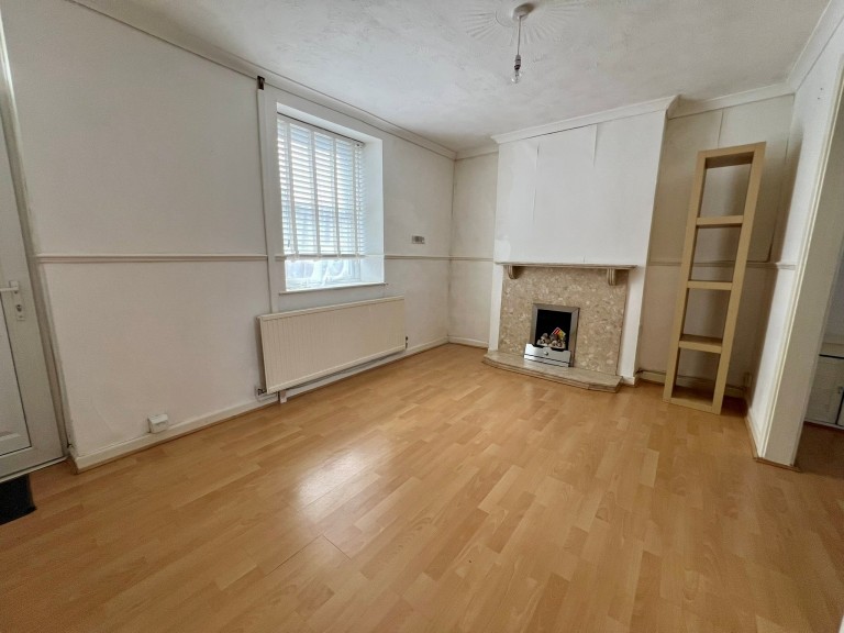 Images for Carmarthen, Carmarthenshire EAID:swift BID:0004-7720-8cbe-d305