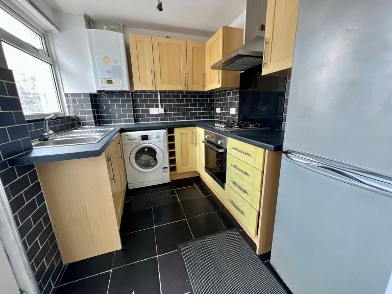 Images for Carmarthen, Carmarthenshire EAID:swift BID:0004-7720-8cbe-d305