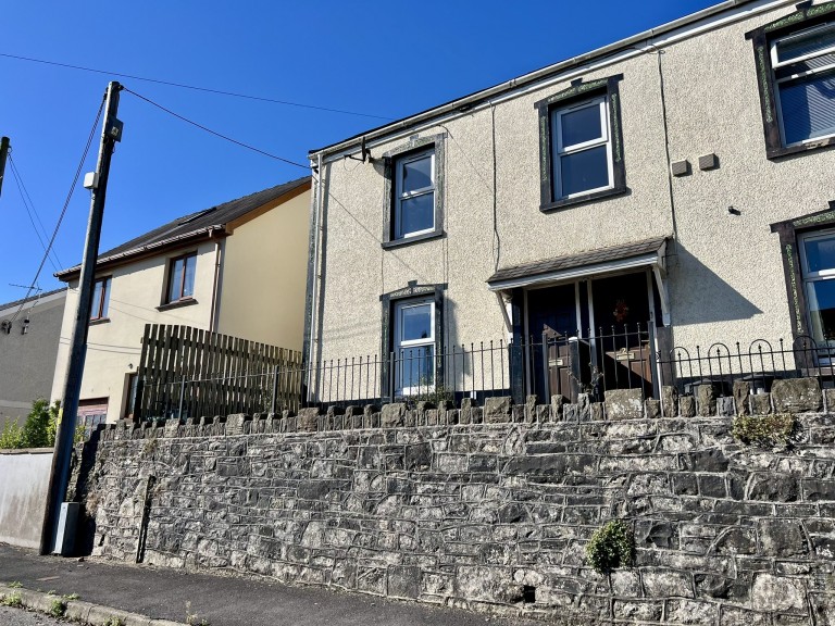 Images for Johnstown, Carmarthen, Carmarthenshire EAID:swift BID:0004-7720-8cbe-d305