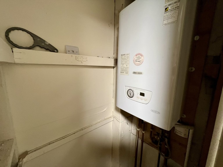 Images for Johnstown, Carmarthen, Carmarthenshire EAID:swift BID:0004-7720-8cbe-d305