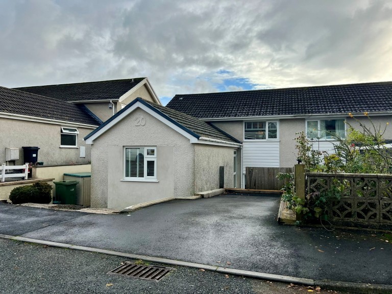 Images for Carmarthen EAID:swift BID:0004-7720-8cbe-d305