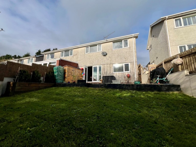 Images for Carmarthen EAID:swift BID:0004-7720-8cbe-d305