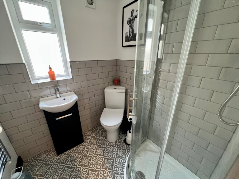 Images for Carmarthen EAID:swift BID:0004-7720-8cbe-d305